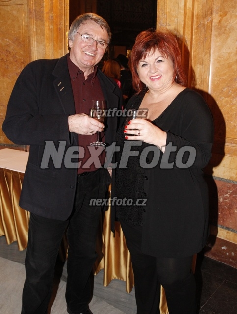 4223 Vlastimil Harapes Hanka Krizkova