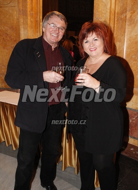 4224 Vlastimil Harapes Hanka Krizkova
