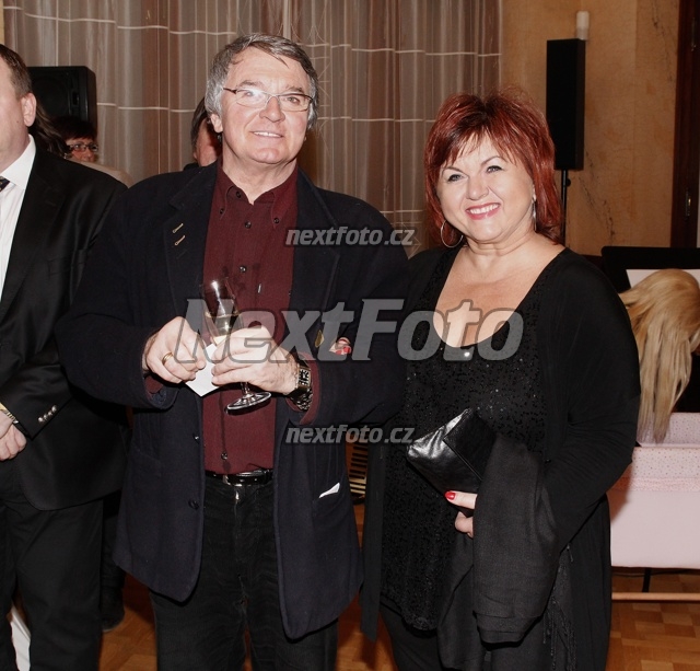 4248 Vlastimil Harapes Hanka Krizkova