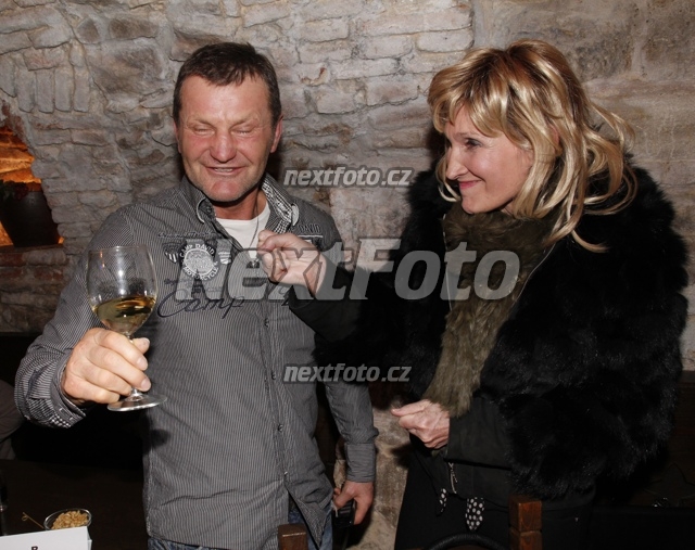 5885 Zuzana Bubilkova Rostislav Osicka