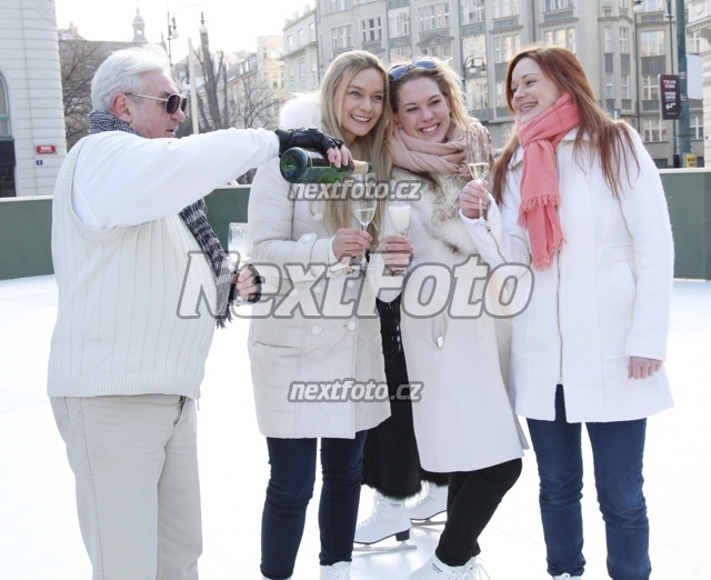 8473 George Eckstein Barbora Mottlova Zuska Velichova