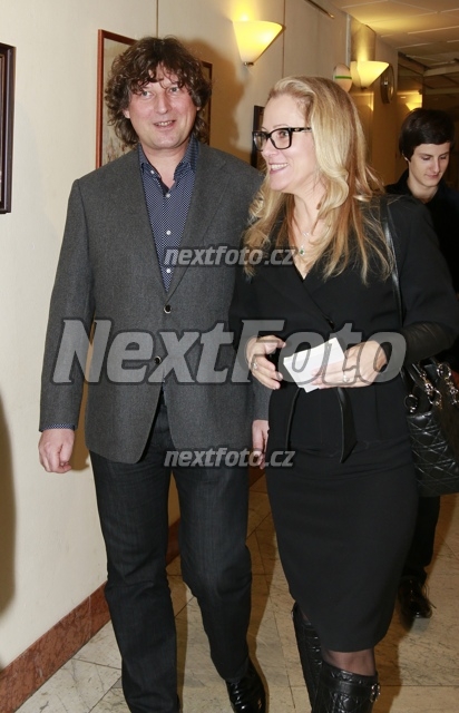 8235 Petr Malasek Katerina Bartu