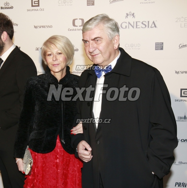 8225 Miroslav Donutil Zuzana Donutilova