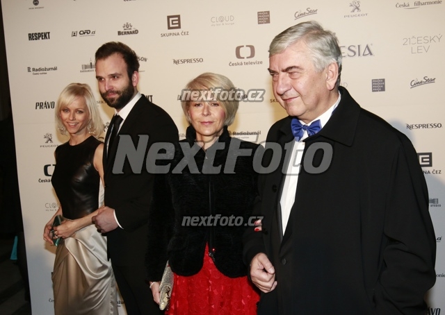 8228 Karin Babinska Miroslav Donutil Zuzana Donutilova