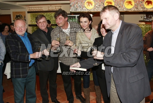 3883 Robert Sobota Ludek Sobota Jiri Babica Paula Wild Pavla Novakova