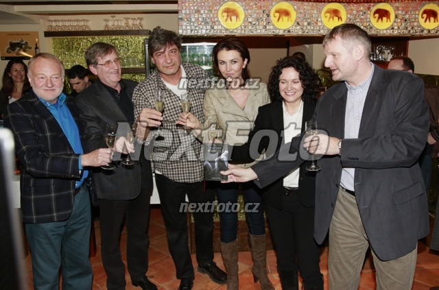 3885 Robert Sobota Ludek Sobota Jiri Babica Paula Wild Pavla Novakova Laura Janackova