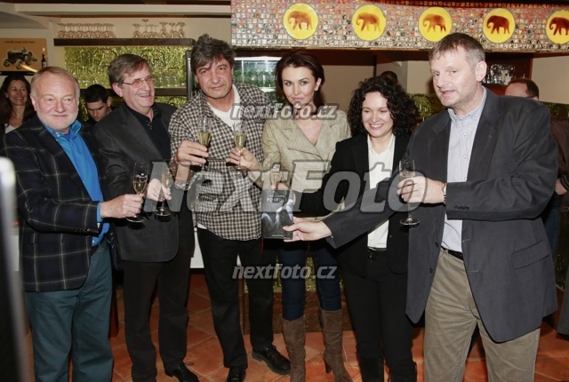 3886 Robert Sobota Ludek Sobota Jiri Babica Paula Wild Pavla Novakova Laura Janackova