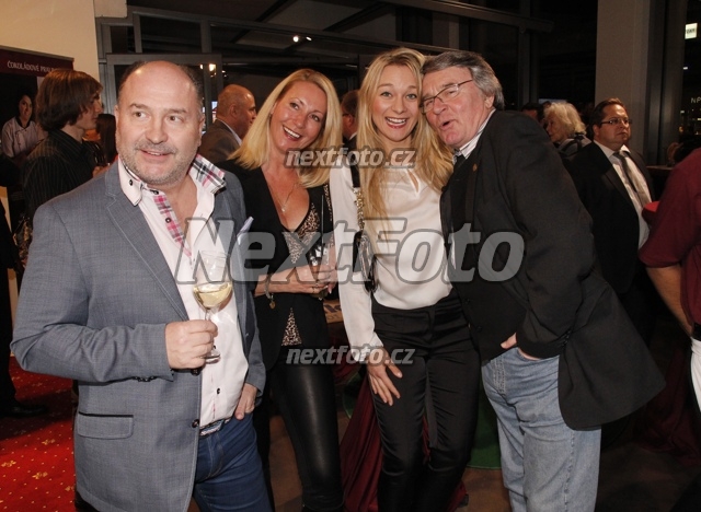 4586 Michal David Vlastimil Harapes Barbora Mottlova