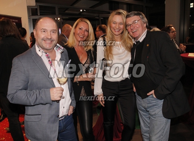 4589 Michal David Vlastimil Harapes Barbora Mottlova