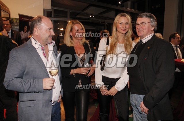 4592 Michal David Vlastimil Harapes Barbora Mottlova