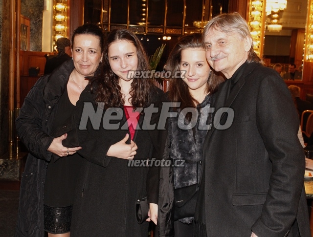 5916 Pavel Soukup Isabela Soukupova Siegelova Patricie Soukupova Pamela Soukupova