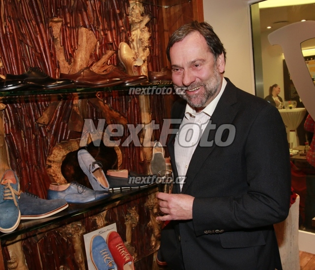 6470 Radek John