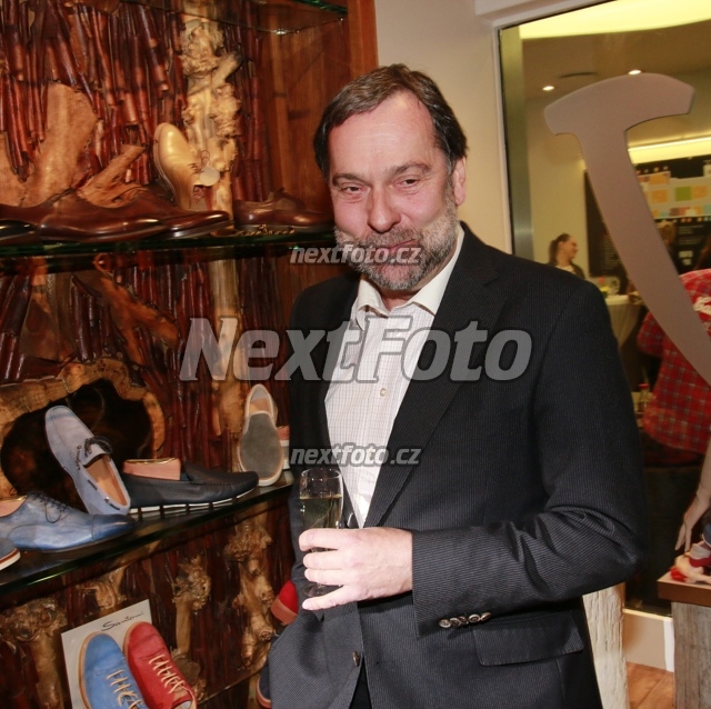 6471 Radek John