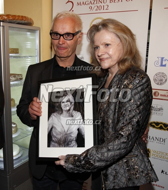 2107 Robert Vano Eva Pilarova