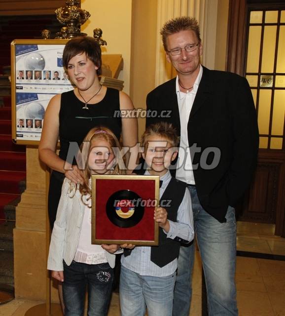 3646 Tereza Cernochova Marek Cernoch