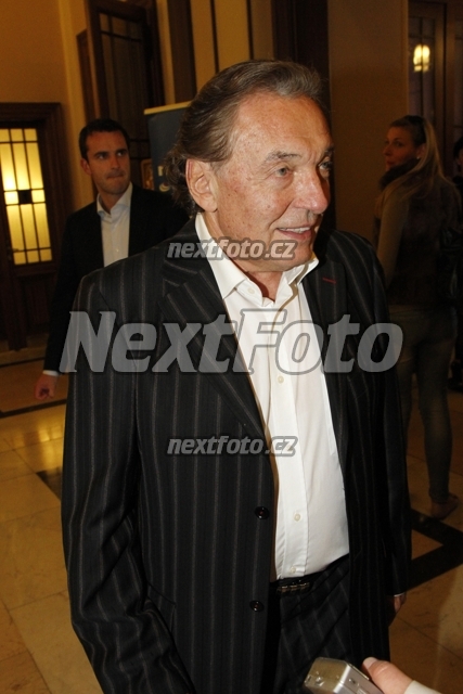 3672 Karel Gott