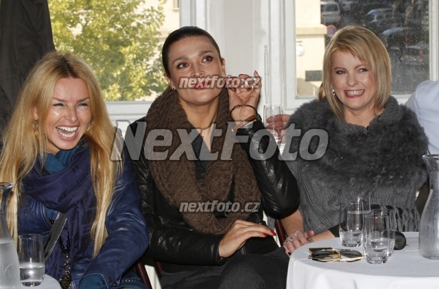 6193 Mahulena Bocanova Zuzana Strakova Iveta Bartosova