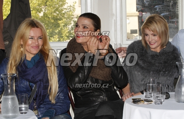 6194 Mahulena Bocanova Zuzana Strakova Iveta Bartosova