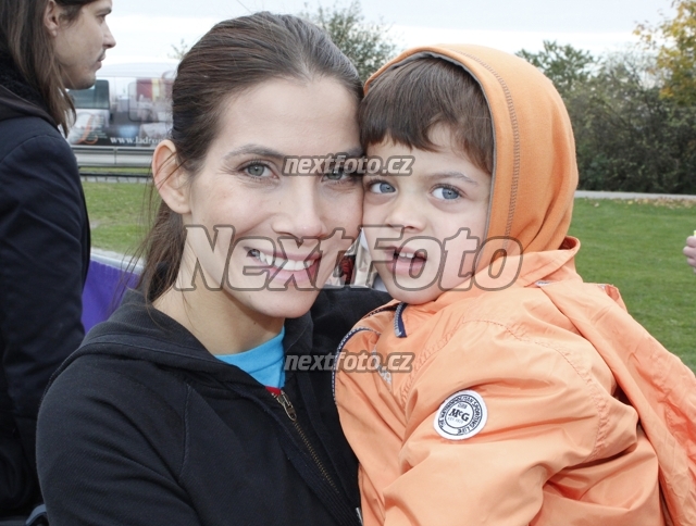 5687 Eva Decastelo