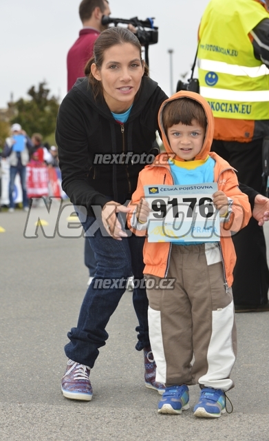 7253 Eva Decastelo