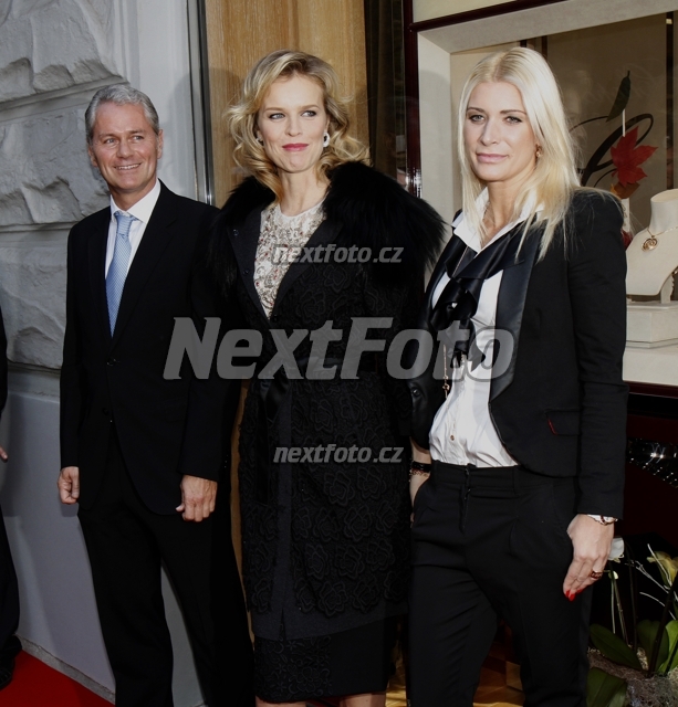 8283 Eva Herzigova