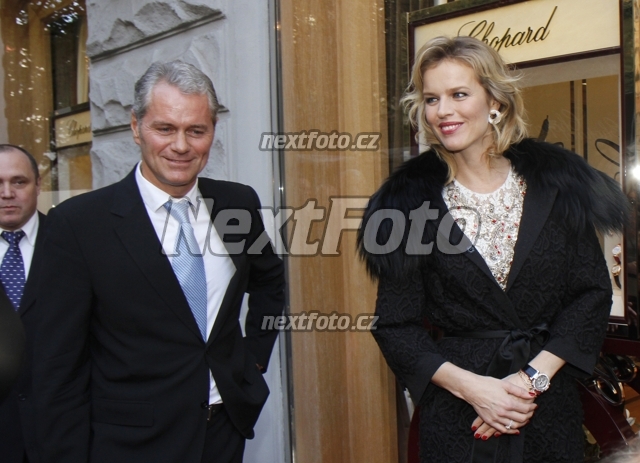 8286 Eva Herzigova