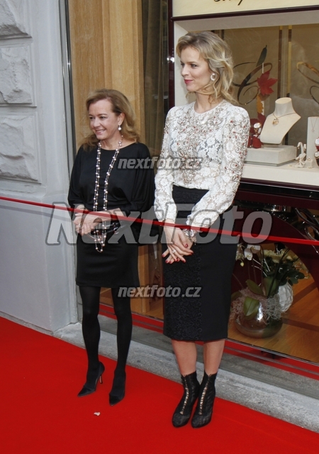 8302 Eva Herzigova Caroline Scheufele