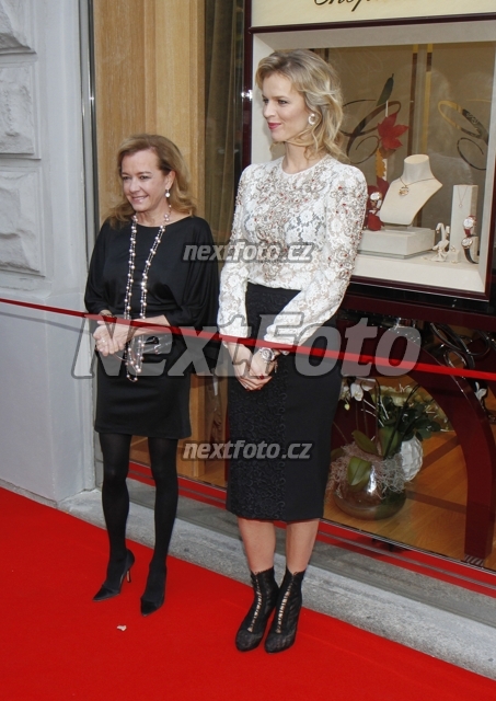 8303 Eva Herzigova Caroline Scheufele