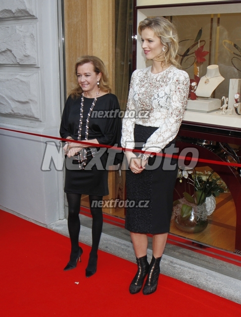 8304 Eva Herzigova Caroline Scheufele