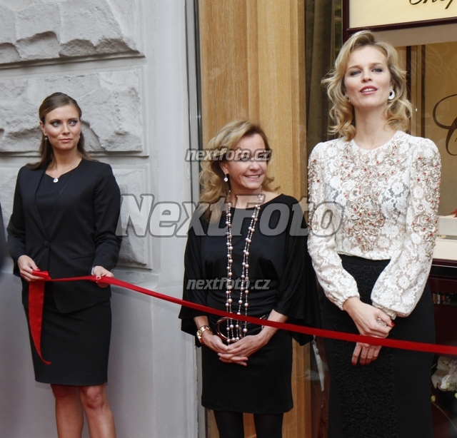 8340 Eva Herzigova Caroline Scheufele