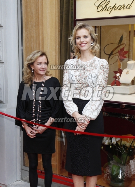 8343 Eva Herzigova Caroline Scheufele