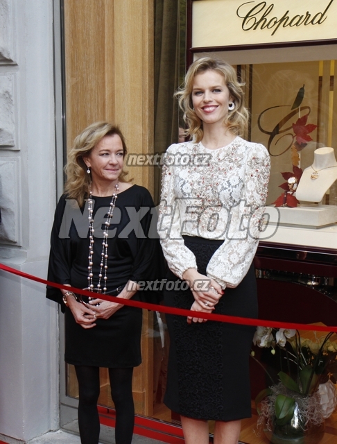 8344 Eva Herzigova Caroline Scheufele