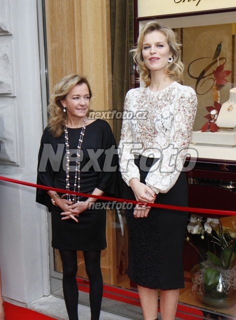 8345 Eva Herzigova Caroline Scheufele