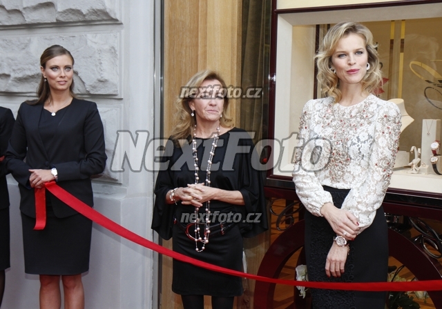 8362 Eva Herzigova Caroline Scheufele