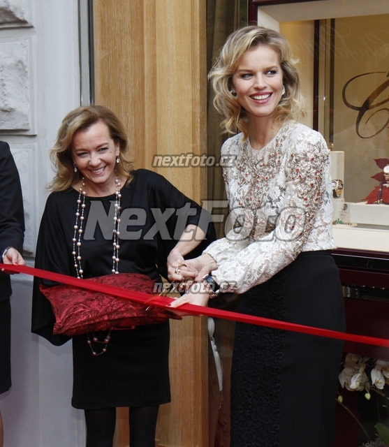 8373 Eva Herzigova Caroline Scheufele