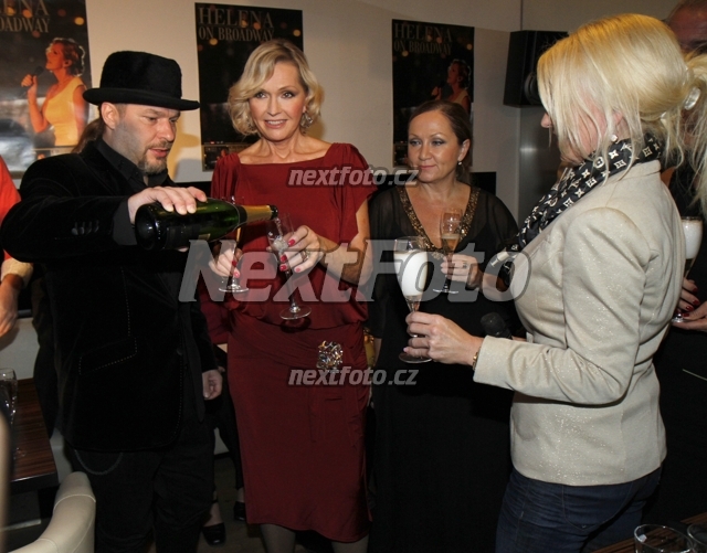 9903 Petr Kolar Helena Vondrackova Bara Basikova Vera Patt