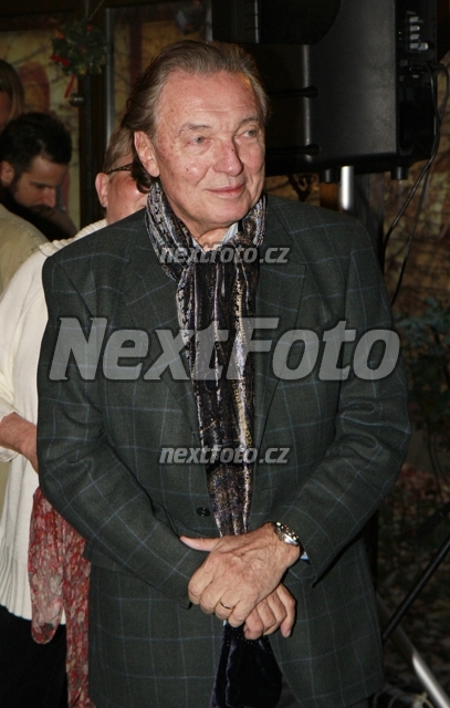 7660 Karel Gott