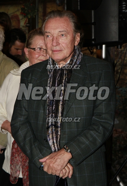 7663 Karel Gott