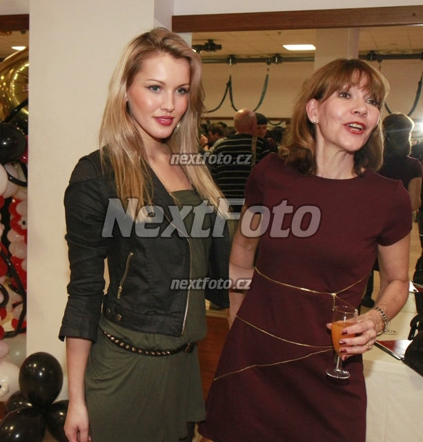 2235 Michaela Dolinova Linda Bartosova