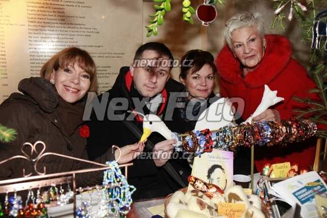 3287 Michaela Dolinova Simona Postlerova Kamila Mouckova
