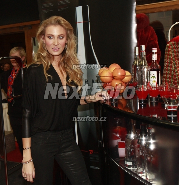 3925 Katerina Prusova