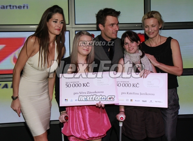 4805 Leos Mares Petra Faltynova Martina Smukova