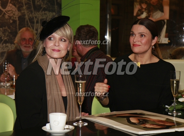 4853 Mahulena Bocanova Chantal Poullain