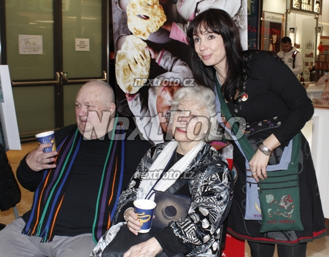0210 Vaclav Glazar Kveta Fialova Nela Boudova