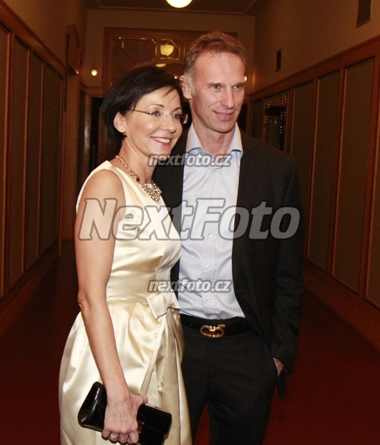 5672 Dominik Hasek Libuse Smuclerova