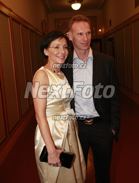 5677 Dominik Hasek Libuse Smuclerova
