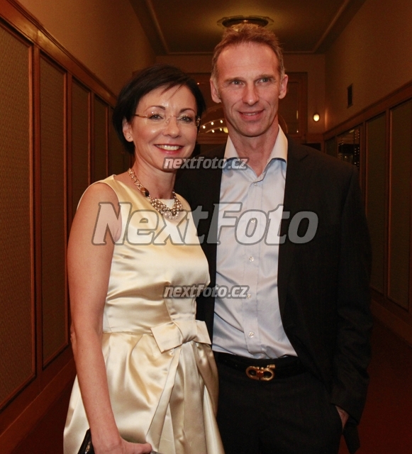 5681 Dominik Hasek Libuse Smuclerova
