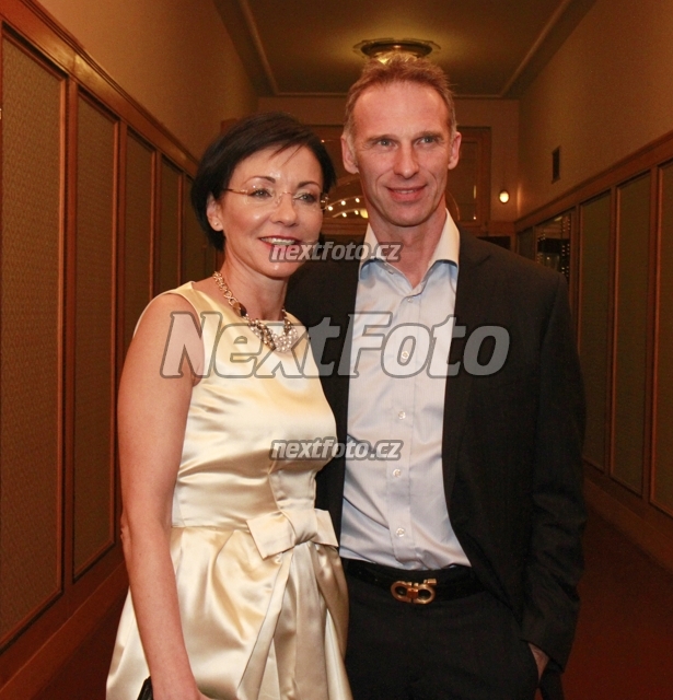 5682 Dominik Hasek Libuse Smuclerova