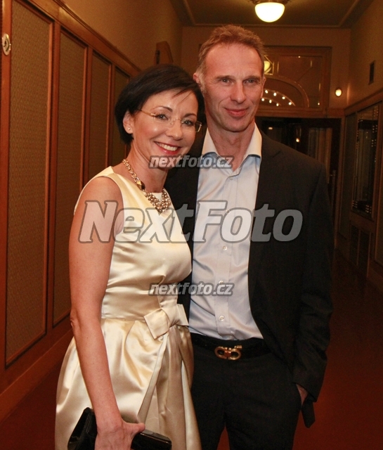 5686 Dominik Hasek Libuse Smuclerova