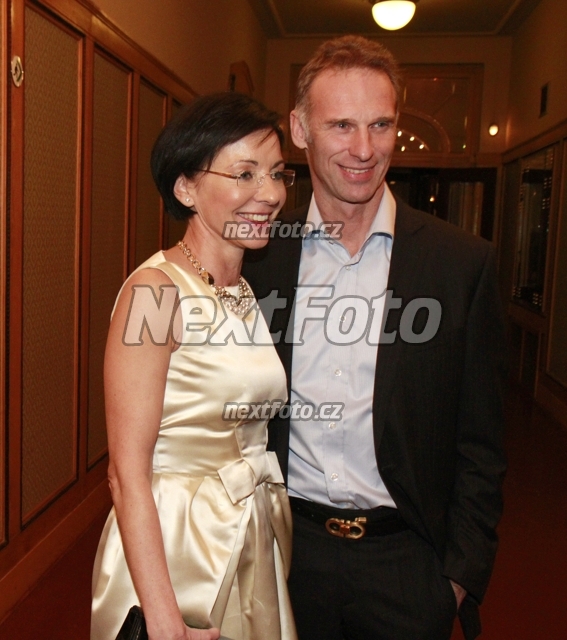 5688 Dominik Hasek Libuse Smuclerova